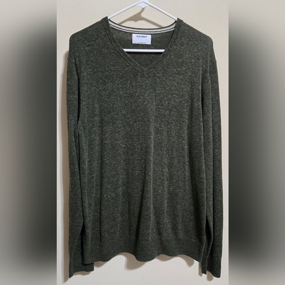 Men's Old Navy V Neck Sweater